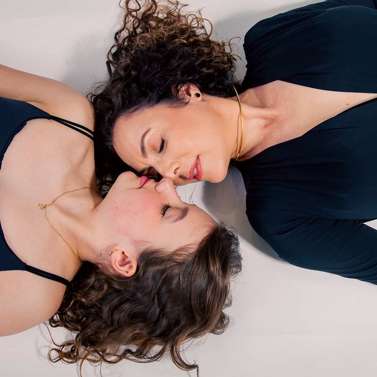 Ensaio em estúdio de Ensaio Li e Bella