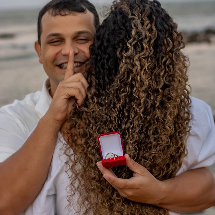 Casal de Pedido de Casamento ao Pôr do Sol