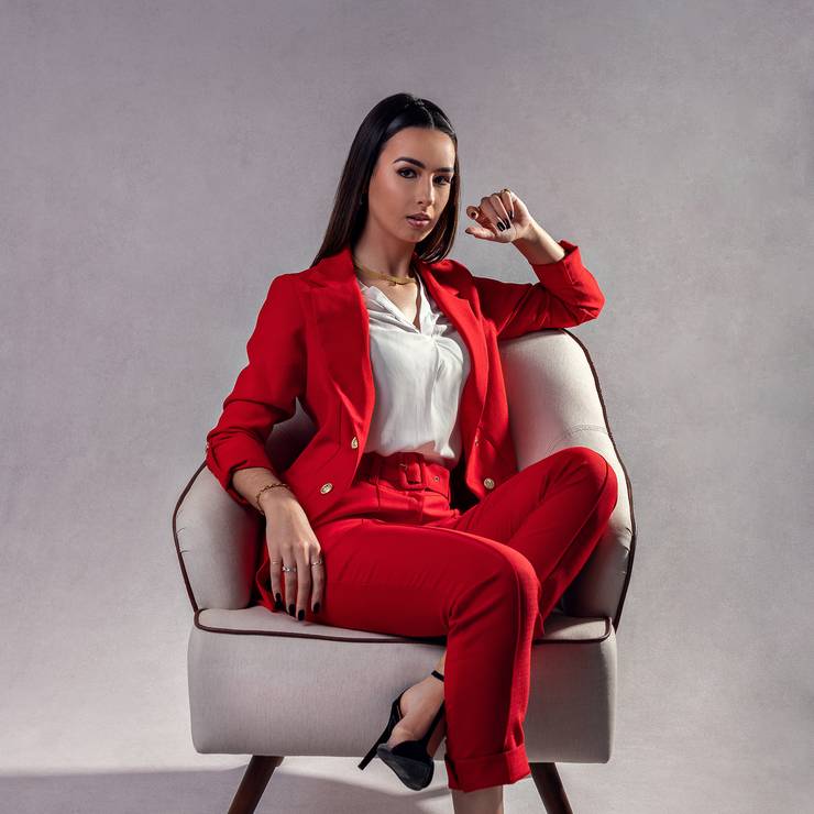 RETRATO CORPORATIVO de Nara Miranda