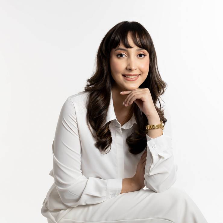 Retrato Corporativo de Alana Caparroz