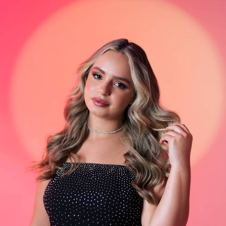 Retrato Feminino  de Clara Lemos