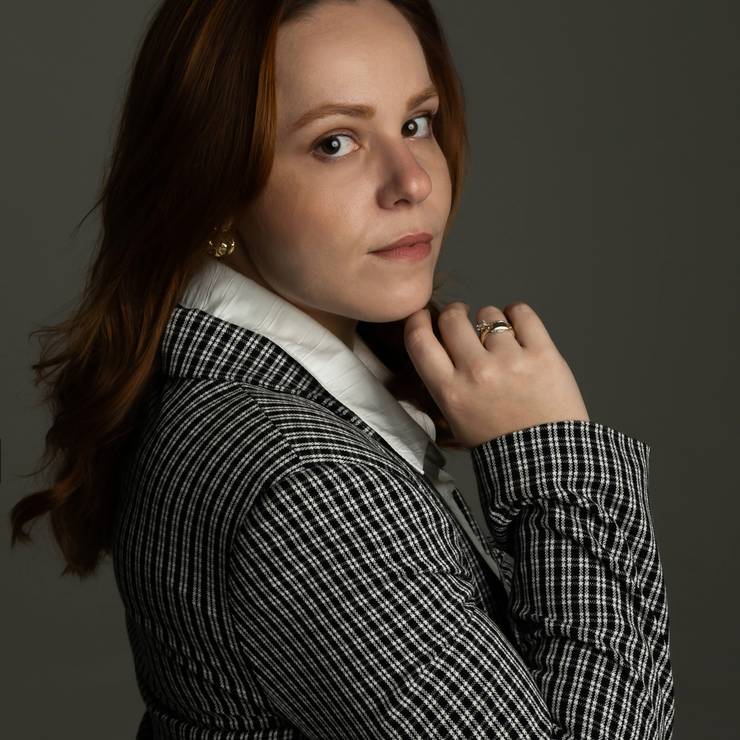 Retrato Corporativo de Juliana Previato