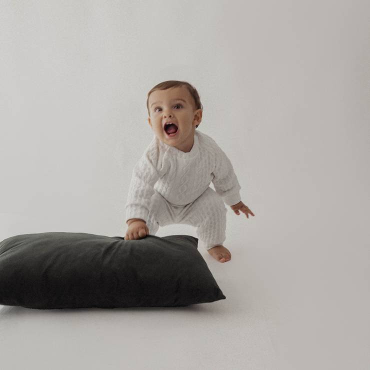 Crianças de Miguel 12 meses 