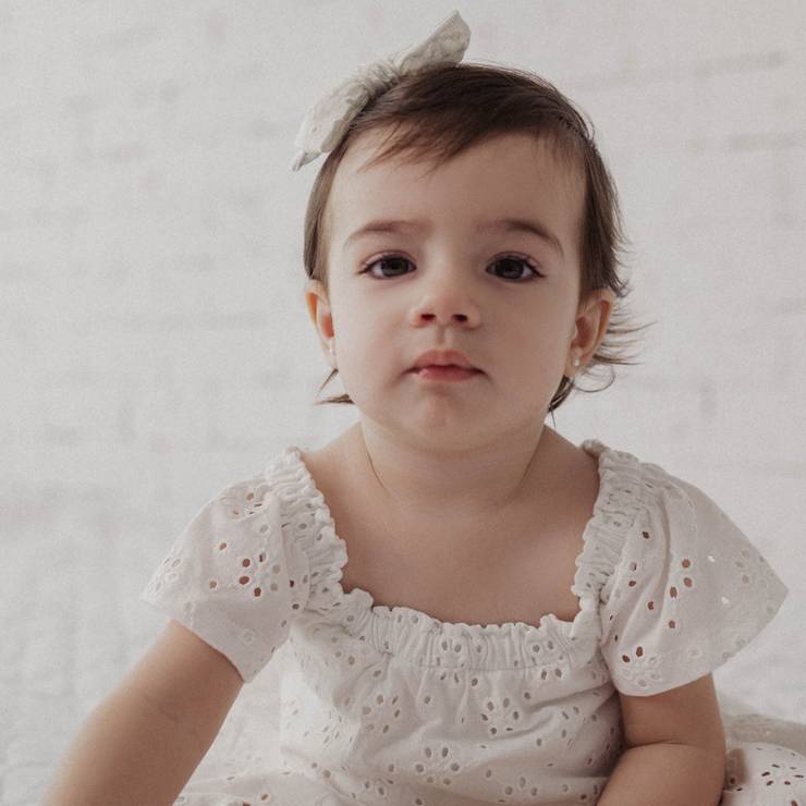 Crianças de Mila 12 meses 