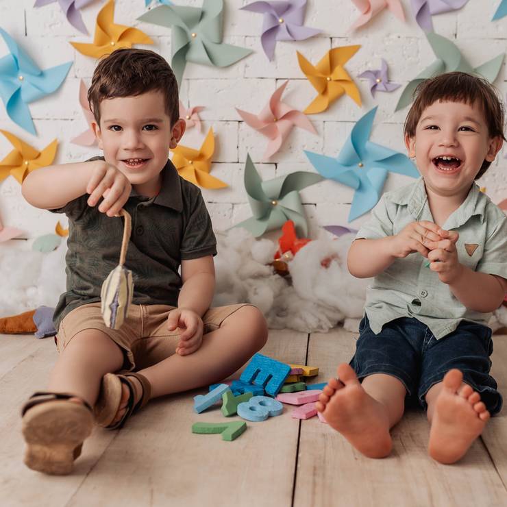 Crianças de Ravi e Nicolas - especial dia das crianças