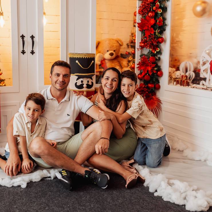 Famílias de Arthur e Vicente - Vitrine de Luzes