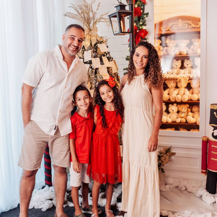 Famílias de Gabriel e Júlia - Vitrine de Luzes