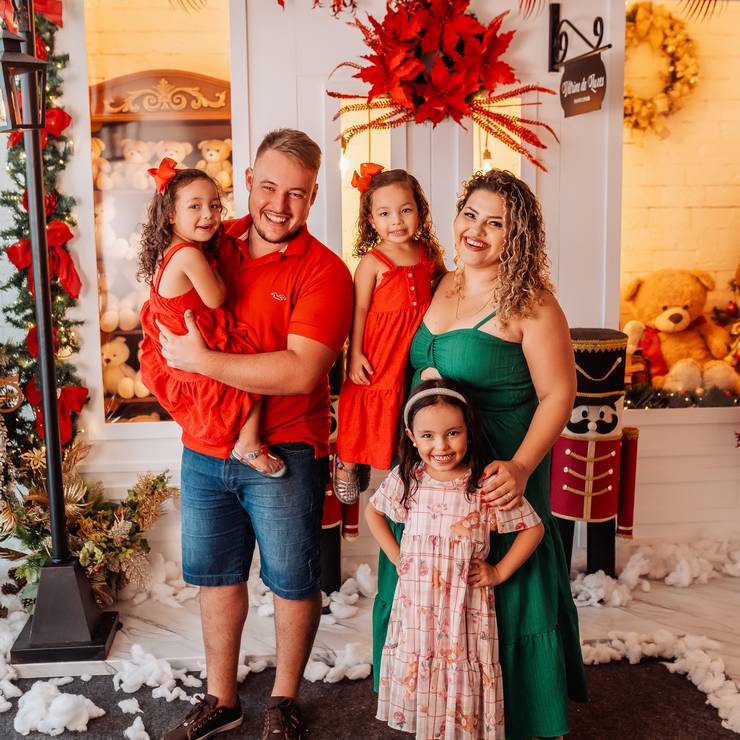 Famílias de Heloísa,  Antonella e Ana Liz - Vitrine de Luzes