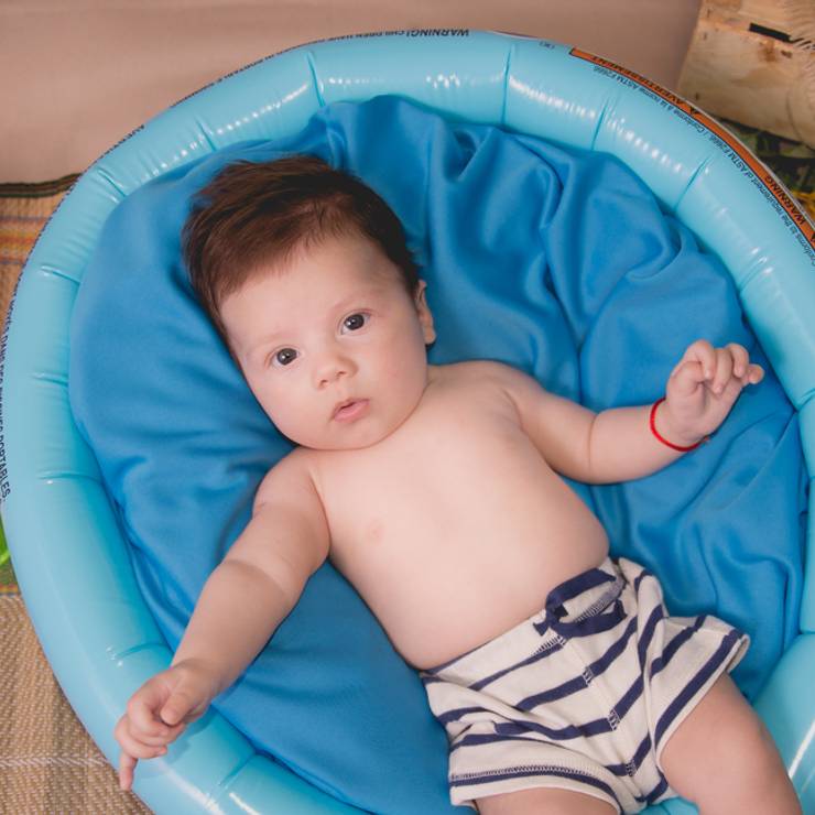 Crianças de Theo 2 meses