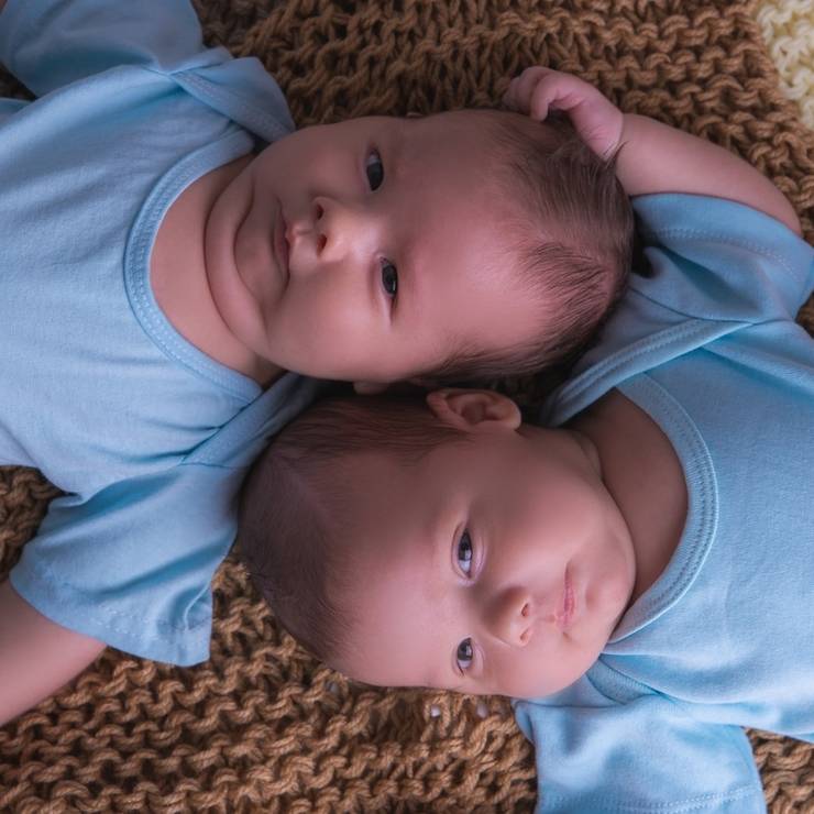 Crianças de Henrique e Rafael 2 meses