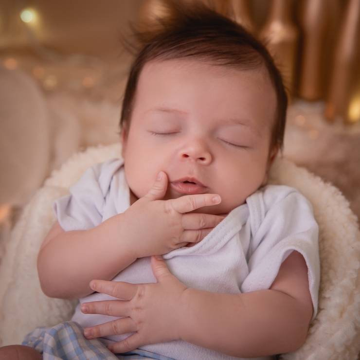 Crianças de Heitor 1 mês - illuminated new year 2019