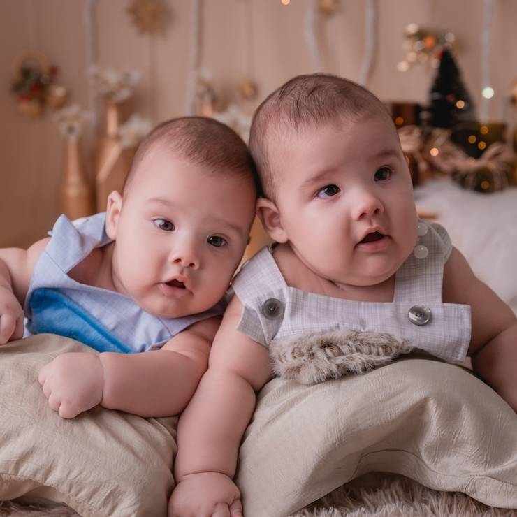 Crianças de Hnerique e Rafael 4 meses - illuminated new year 2019