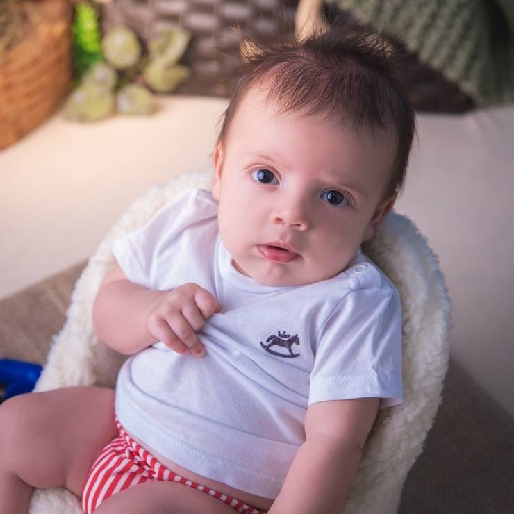 Crianças de Heitor 2 meses 