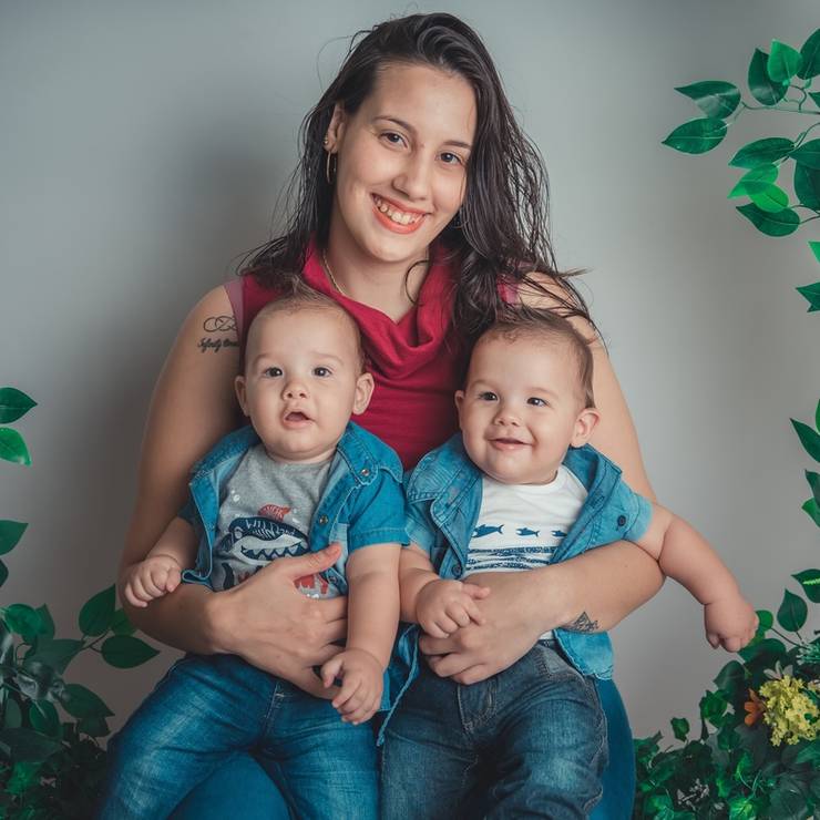 Crianças de Henrique e Rafael 9 meses