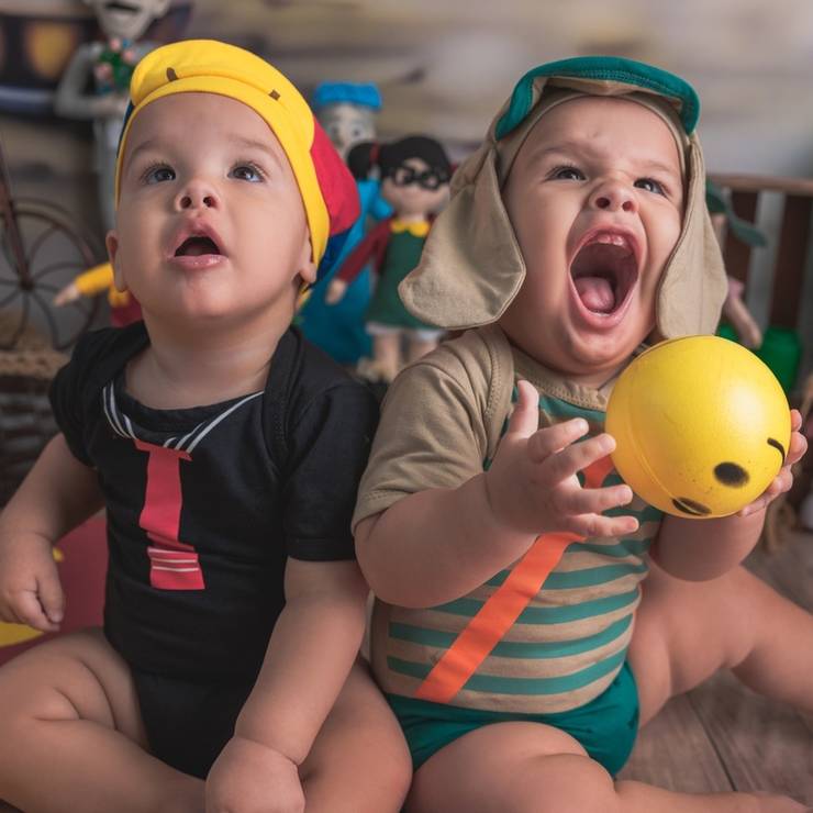 Crianças de Henrique e Rafael 11 meses