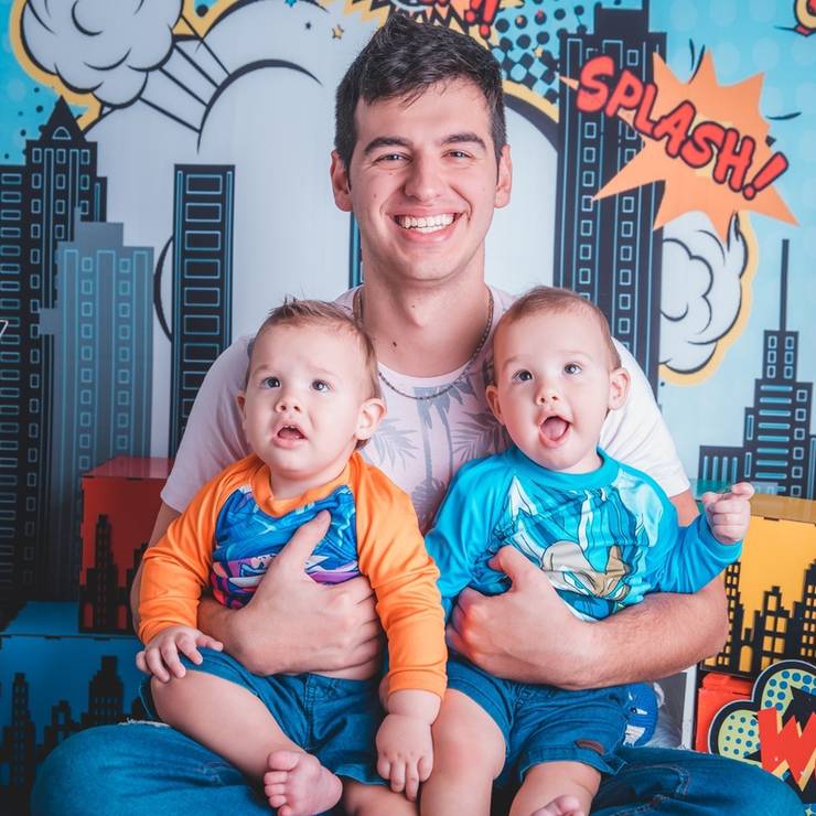 Crianças de Rafael e Henrique 12 meses