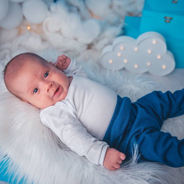 Crianças de Ravi 2 meses