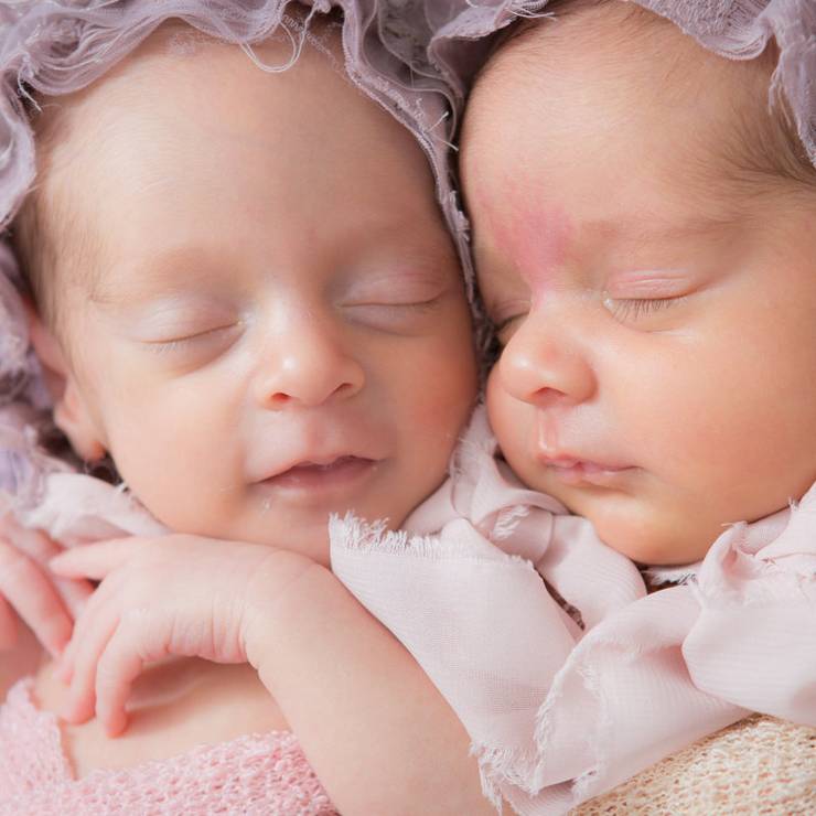 Newborn de Ensaio Newborn de Gêmeas - Maria Clara e Maria Eduarda 