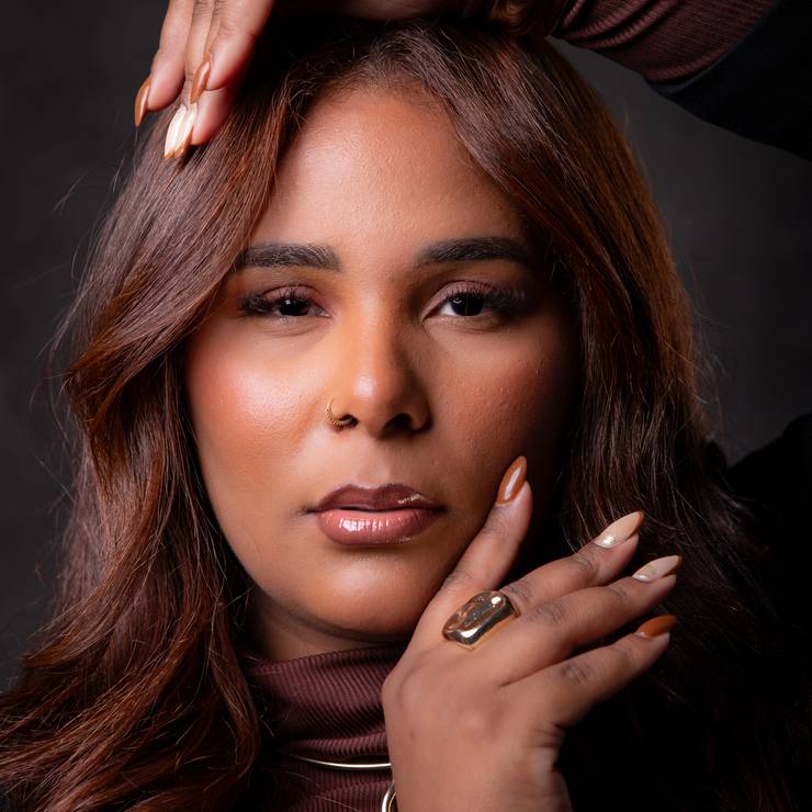 PROFISSIONAL de Ensaio Profissional Laura