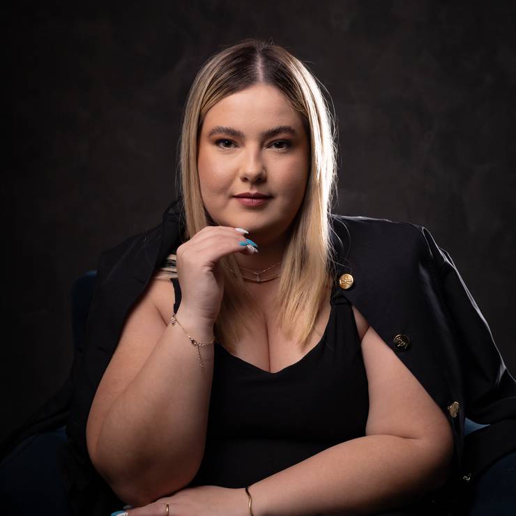 PROFISSIONAL de Ensaio Profissional Thays