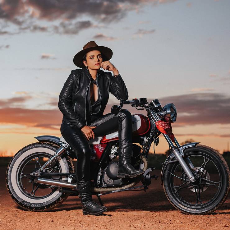 Feminino de Dayra Taverny