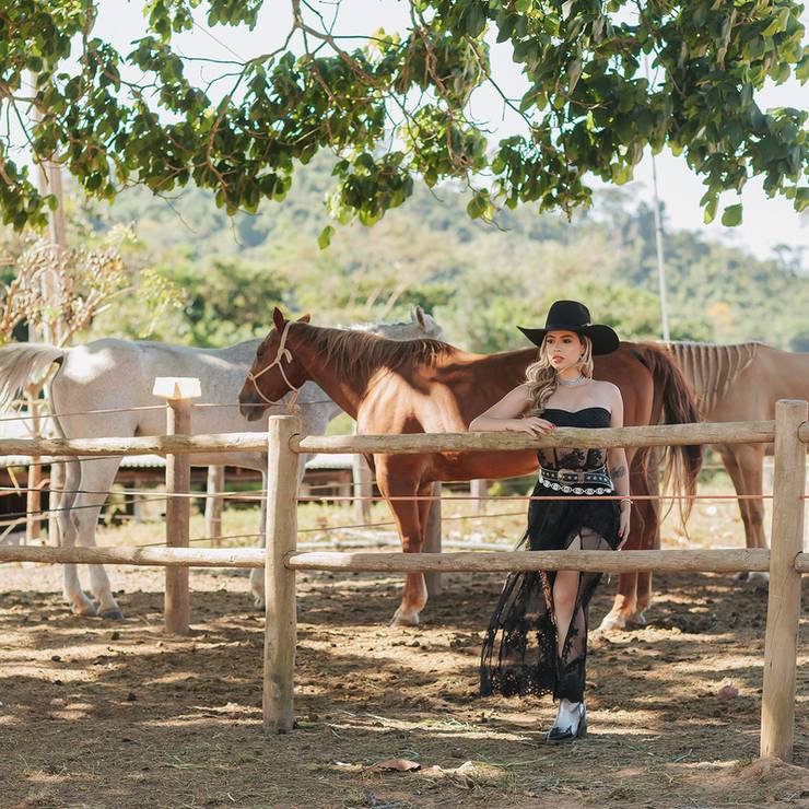 Feminino de Daniela Braz