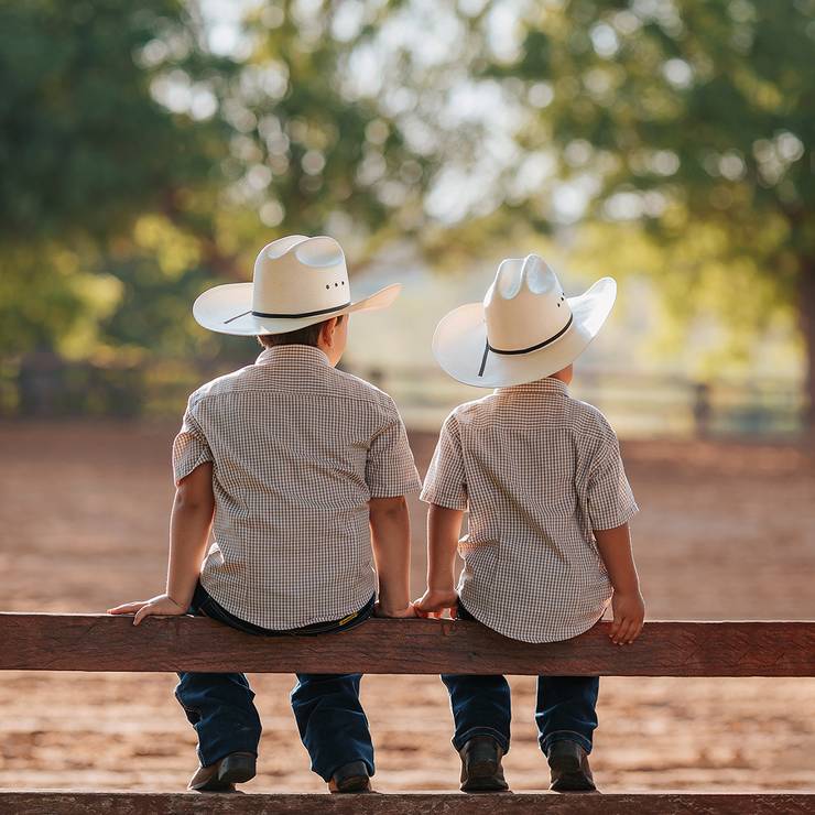 Casal de Débora e Família - Celeiro Farm