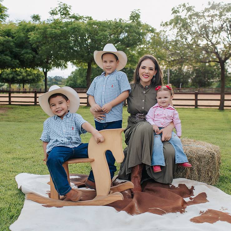 Feminino de Débora Faria