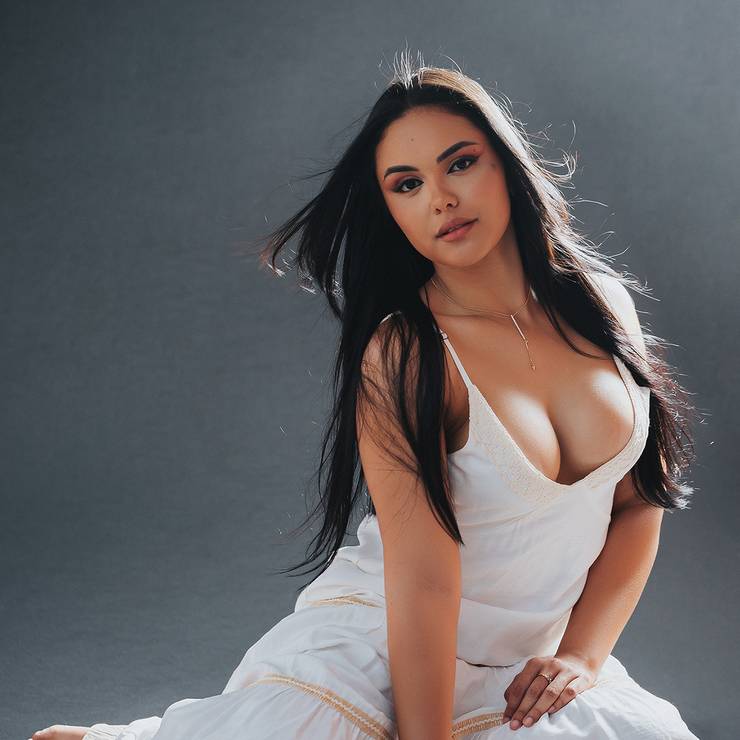 Feminino de Carolliny Queiroz