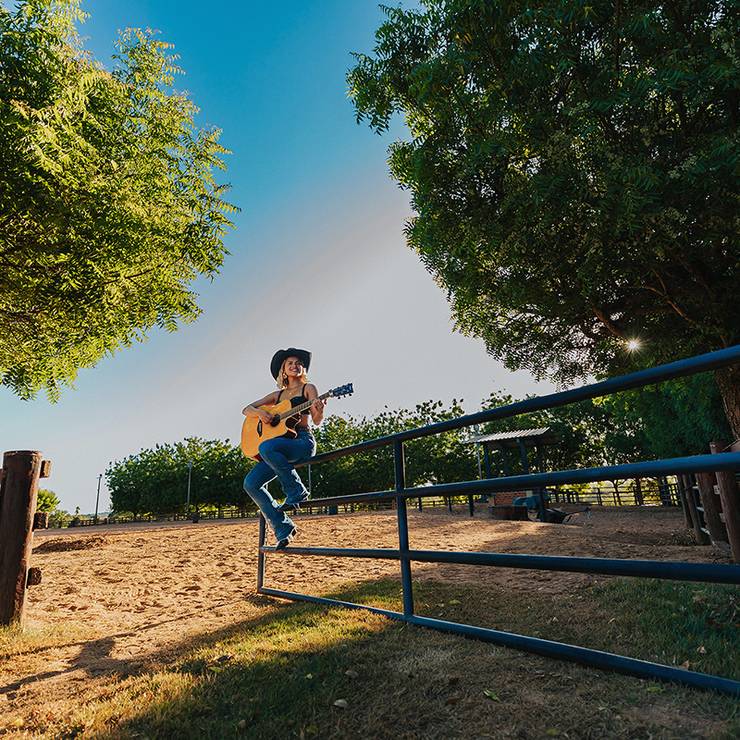 Feminino de Layane Lustosa