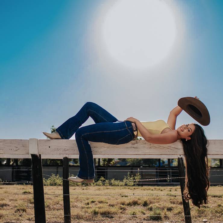 Feminino de Isabella Aires - Frigorifico Mercúrio