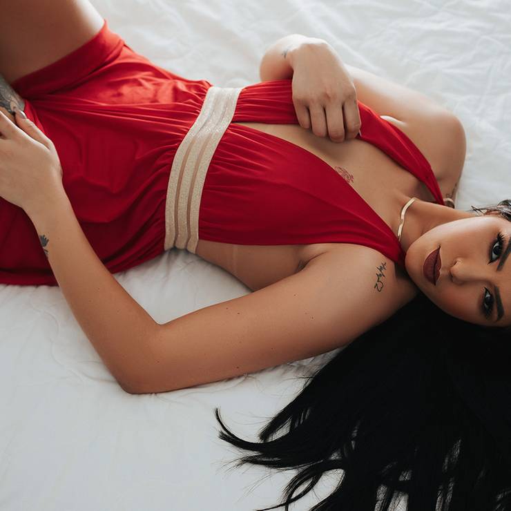 Feminino de Maíra Carvalho