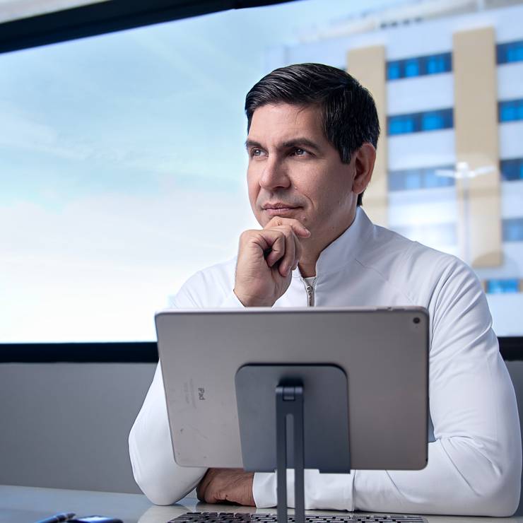 Ensaio de Perfil Profissional de Dr. Alexandre Lenik