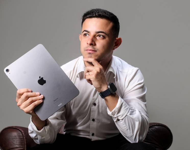 Corporativo de Vitor Canabarro Ortiz