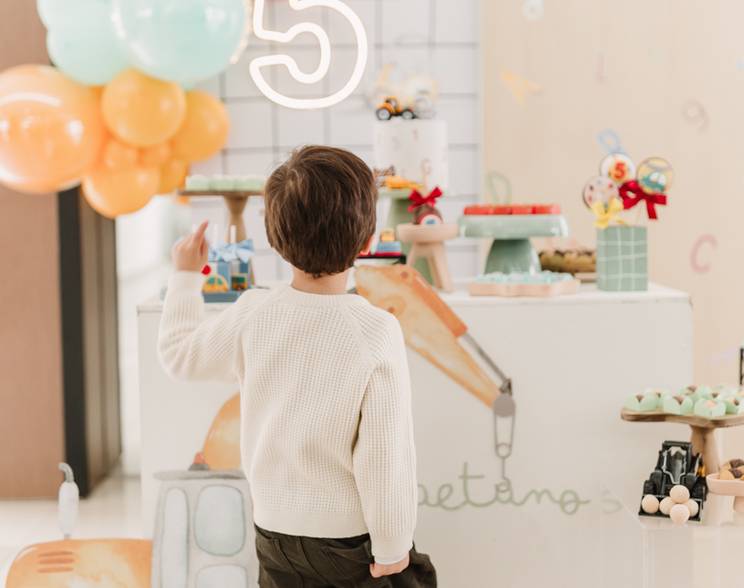 fotografia de aniversário infantil  de Aniversário de 5 anos do Caetano | Uma história contada em fotos desde o primeiro aninho