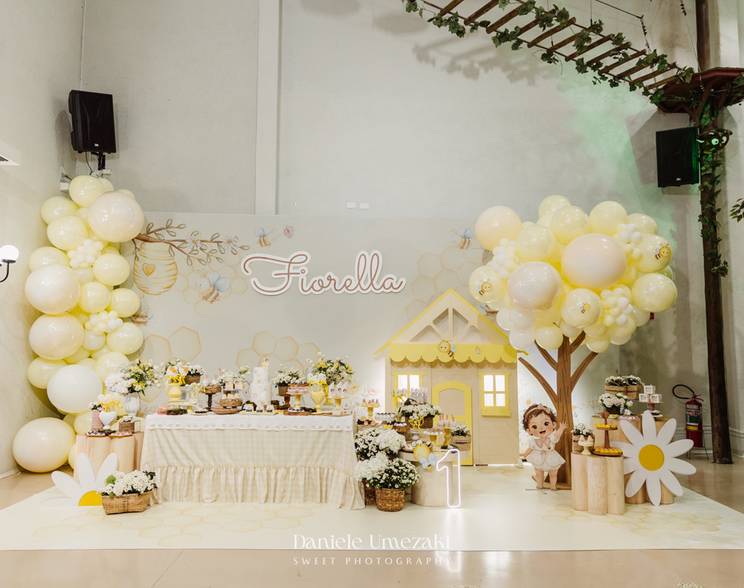 fotografia de aniversário infantil  de Aniversário de 1 Ano da Fiorella no Buffet Santa Arruaça de Arujá