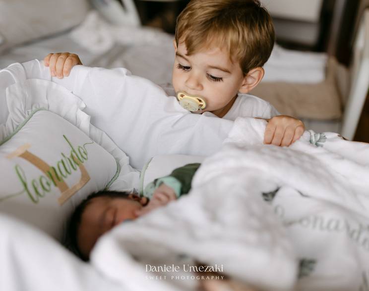 Fotografia de Parto  de Encontro de Irmãos na Maternidade São Luiz Star | Bernardo conhece o Leonardo