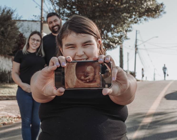 Gestante de Revelação da doce espera do Bernardo
