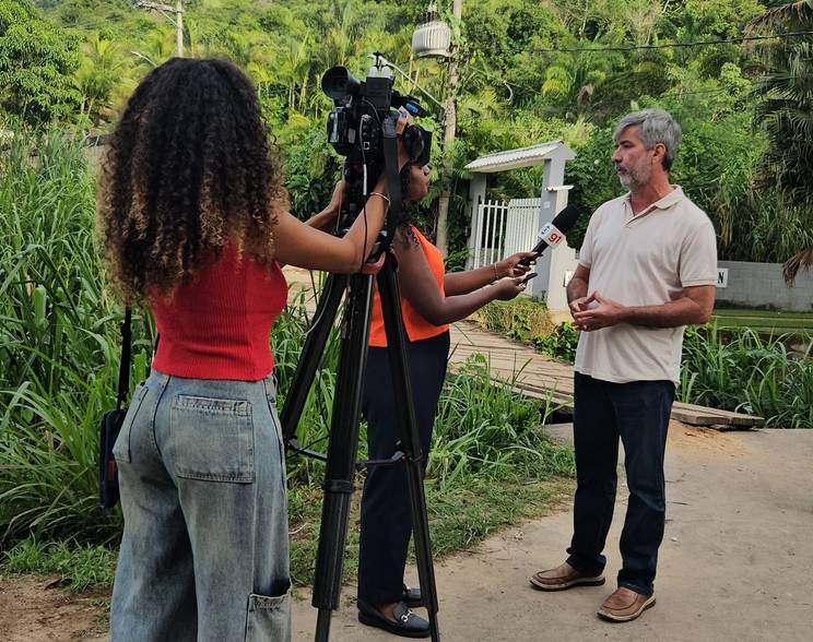 Política de Ponte Danificada Isola Moradores