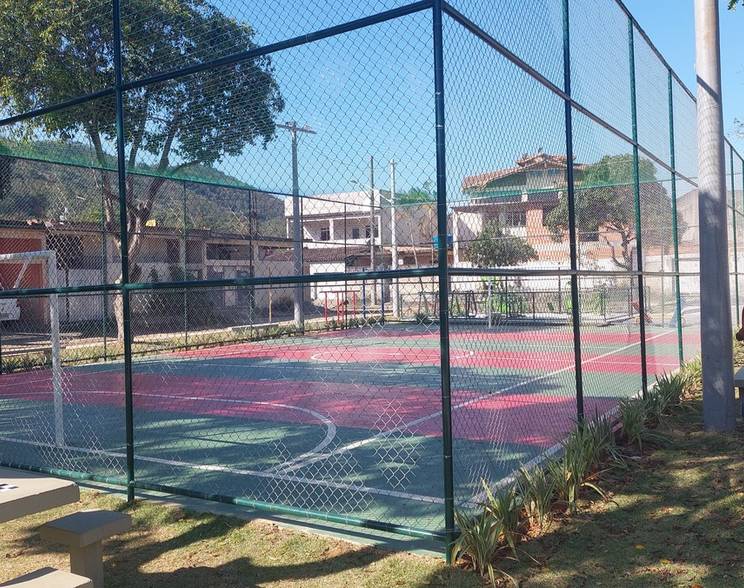 Obras Públicas de Praça Chicó em Santíssimo