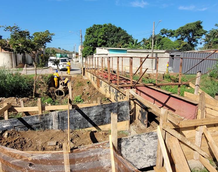 Obras Públicas de Passarela na Carobinha