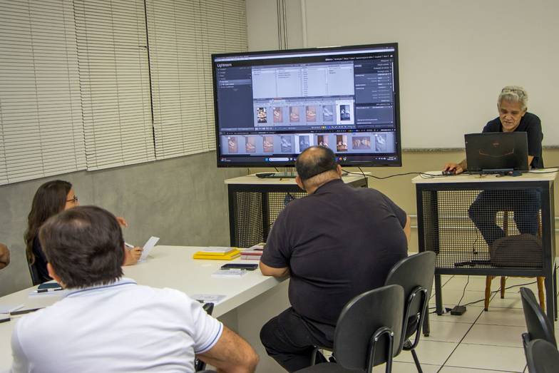 Cursos de Workshop Gratuito Diagramação de Álbuns e Visualizações 3D