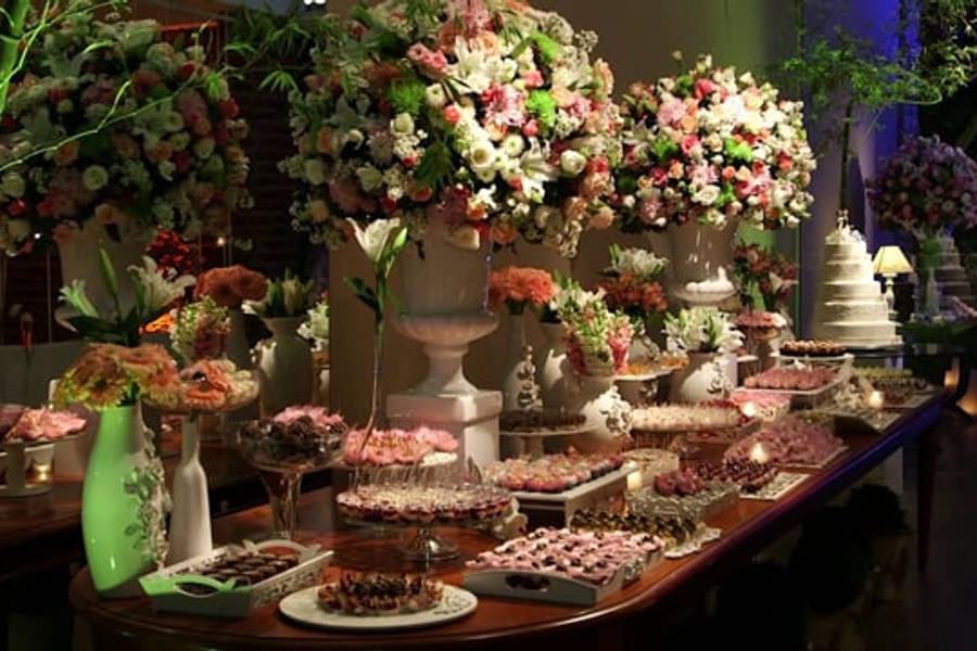 Vídeos de IF Espaço Multiplo - Flores em tonalidades de rosa.