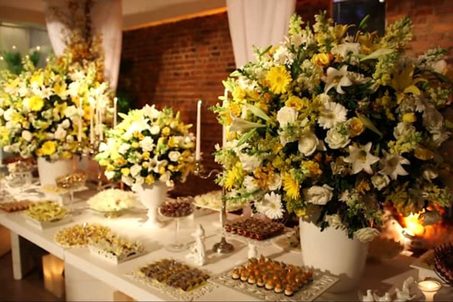 Vídeos de If Espaço Múltiplo - Flores Amarelas e Brancas