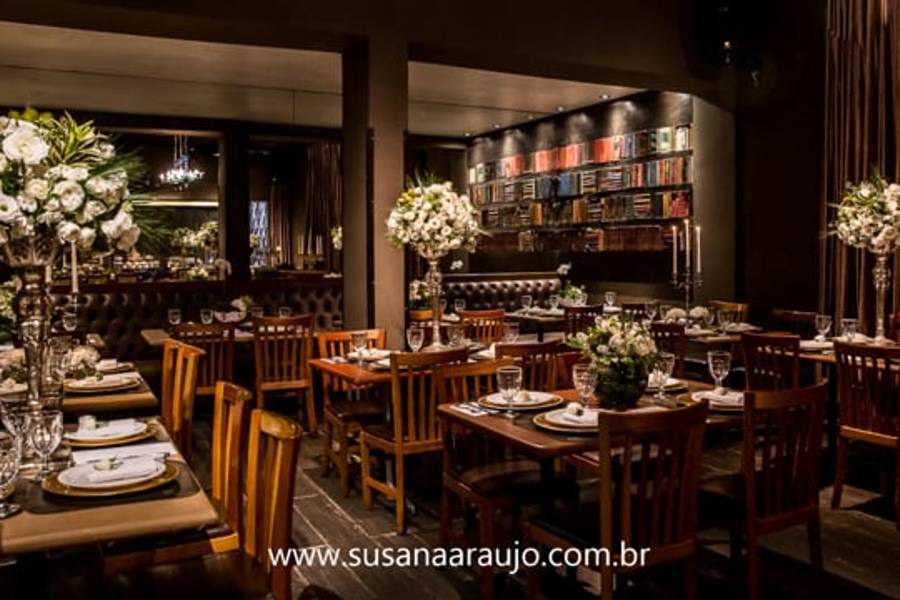 Vídeos de Decoração flores brancas e móveis em madeira realizada por Susana Araújo