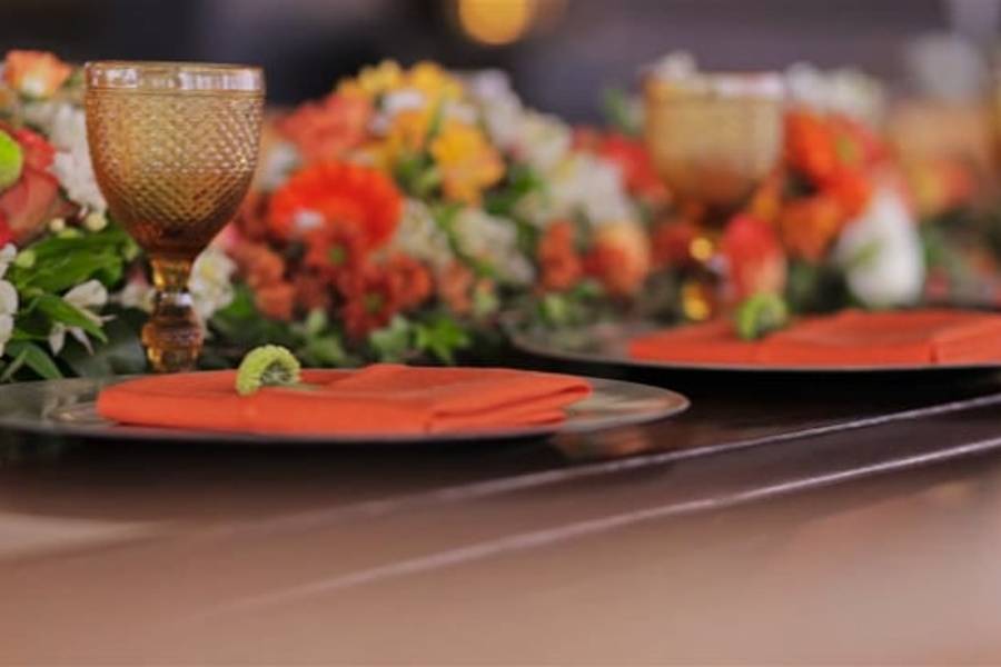 Vídeos de Decoração - Zéfiro Eventos - Flores Laranja, Branca e verde