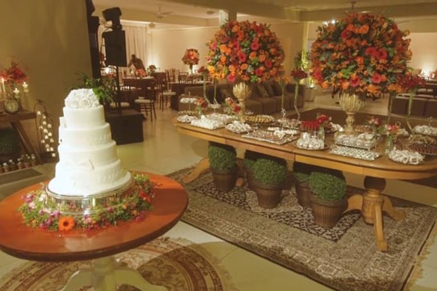 Vídeos de Decoração - Casa da Amizade - Niterói - Flores Laranja e Rosa Pink - Dourado e Madeira