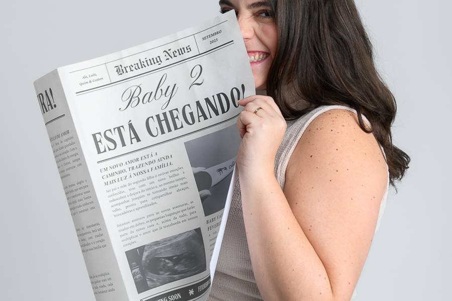 Gestante de Ensaio Fotográfico Anúncio da Gravidez com Jornal
