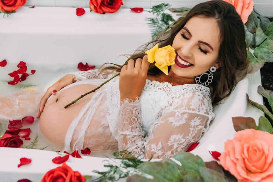 Ensaio gestante de Carol Goulart - Ensaio Milk Baath