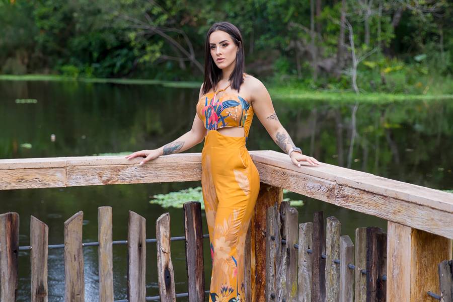 Feminino de Júlia Hennessy